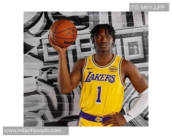 阿杜蒂耶罗在G联盟上演惊天隔扣防守球员被撞翻在地