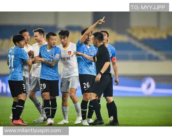 前裁判解析廷伯点球争议：身体接触延续至禁区上半身犯规更易被识别