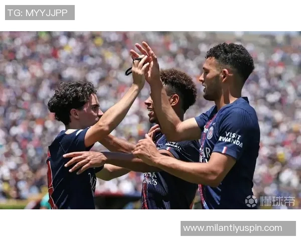 巴黎扳回一球杜埃制造点球贡萨洛拉莫斯稳健罚入扳平比分